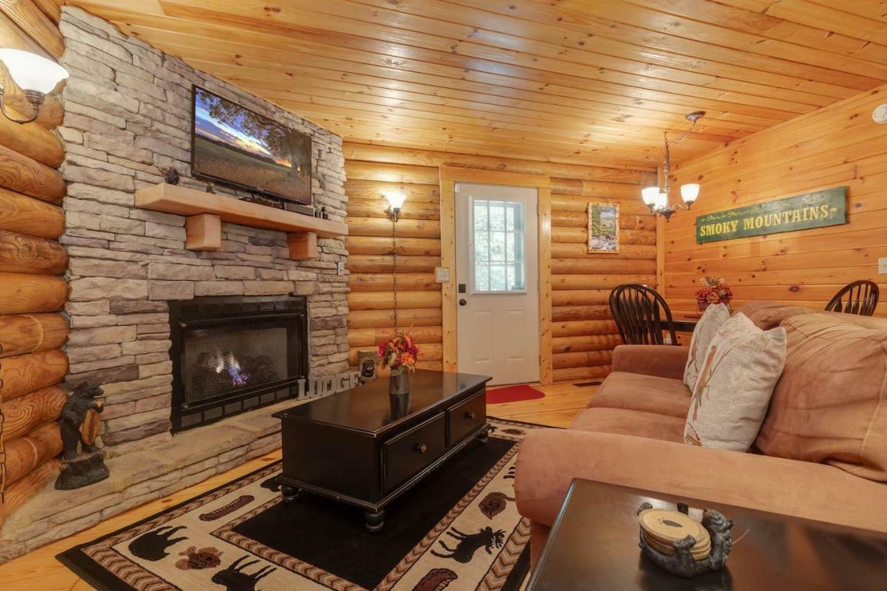 Log Cabin! 1Mile From The Action! Private Lane! Hot Tub! Pool Table! Villa Pigeon Forge Eksteriør billede